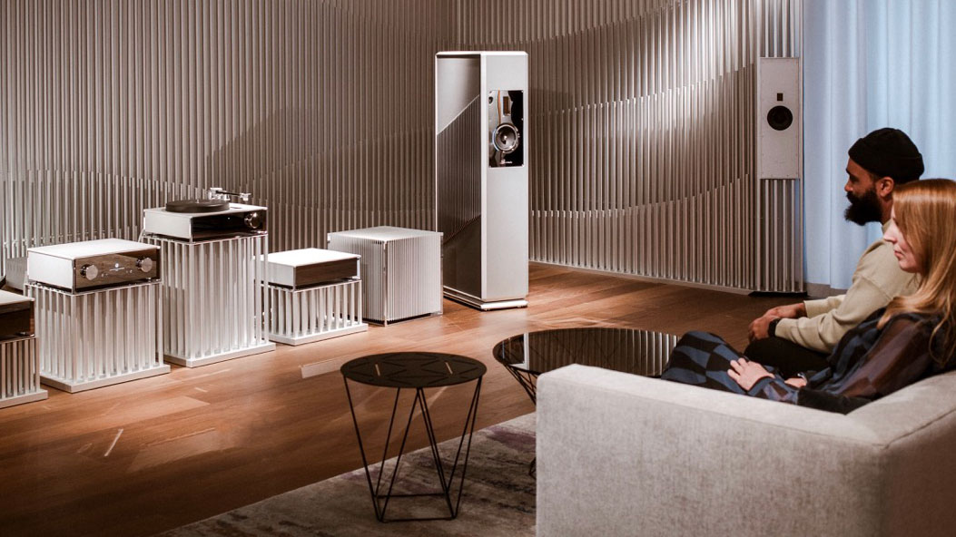 16x9-Burmester-Experience-Listening